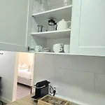 2br Walk Everywhere In Apartment *