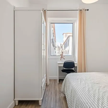 Upgrade Paradise Centre 公寓