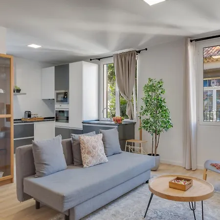 2br Walk Everywhere In Apartment *