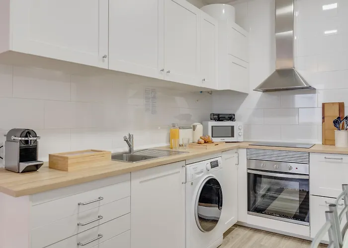 Bright 2br In Centre, Walk Everywhere * Funchal (Madeira)