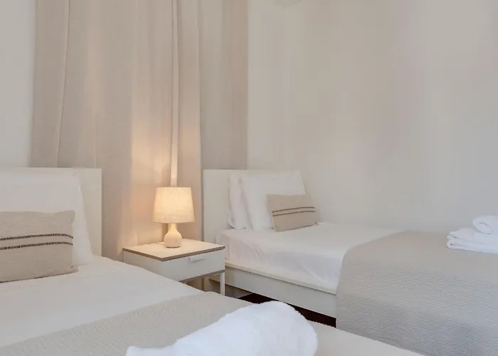 Bright 2br In Centre, Walk Everywhere * Funchal (Madeira)