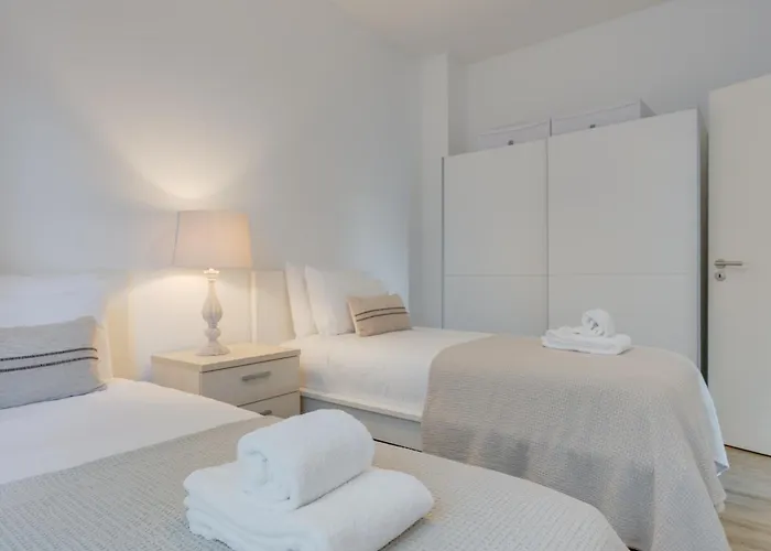 Appartement Bright 2br In Centre, Walk Everywhere Funchal (Madeira)