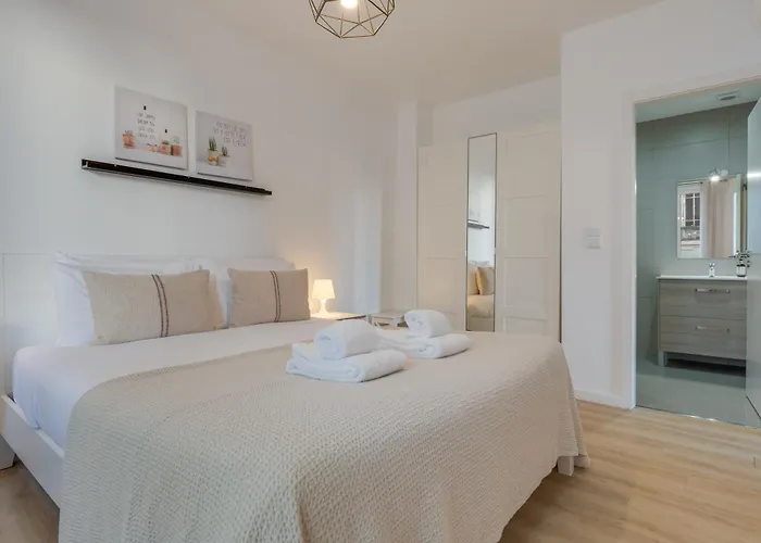 Bright 2br In Centre, Walk Everywhere * Funchal (Madeira)