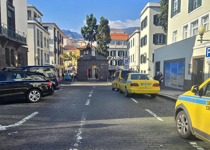 Bright 2br In Centre, Walk Everywhere Appartement Funchal (Madeira)