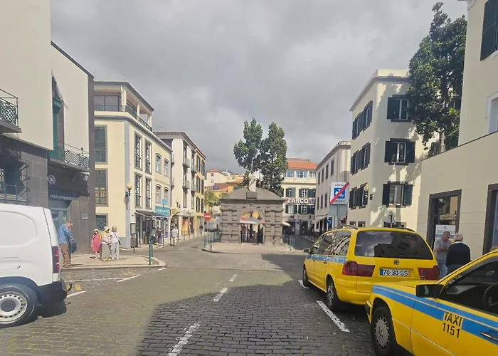 Bright 2br In Centre, Walk Everywhere * Funchal (Madeira)