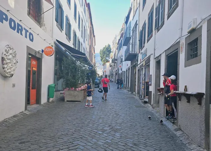 Bright 2br In Centre, Walk Everywhere * Funchal (Madeira)