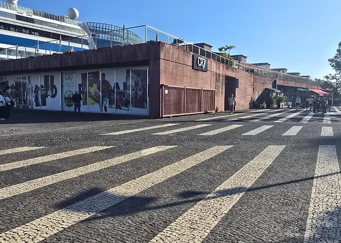 Bright 2br In Centre, Walk Everywhere Funchal (Madeira)